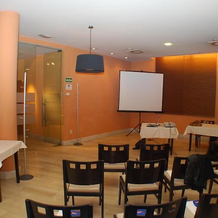 Hotel Mieres Del Camino מראה חיצוני תמונה