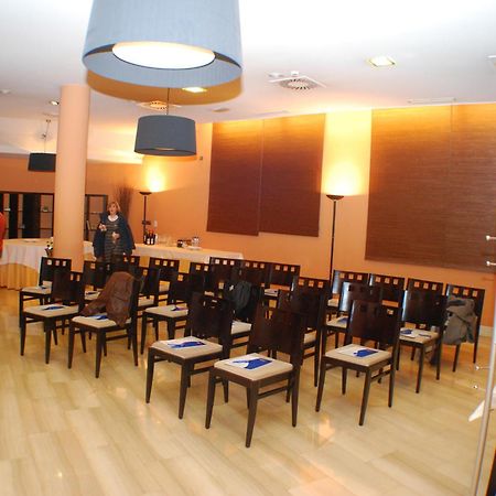 Hotel Mieres Del Camino מראה חיצוני תמונה