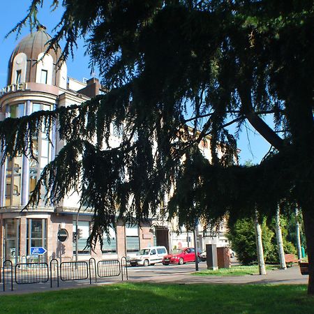 Hotel Mieres Del Camino מראה חיצוני תמונה