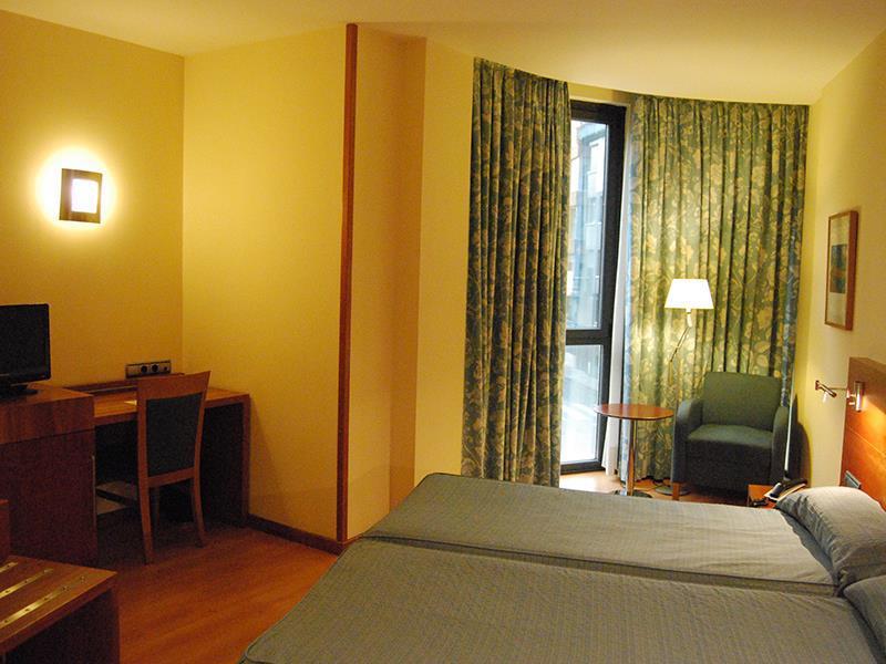 Hotel Mieres Del Camino חדר תמונה