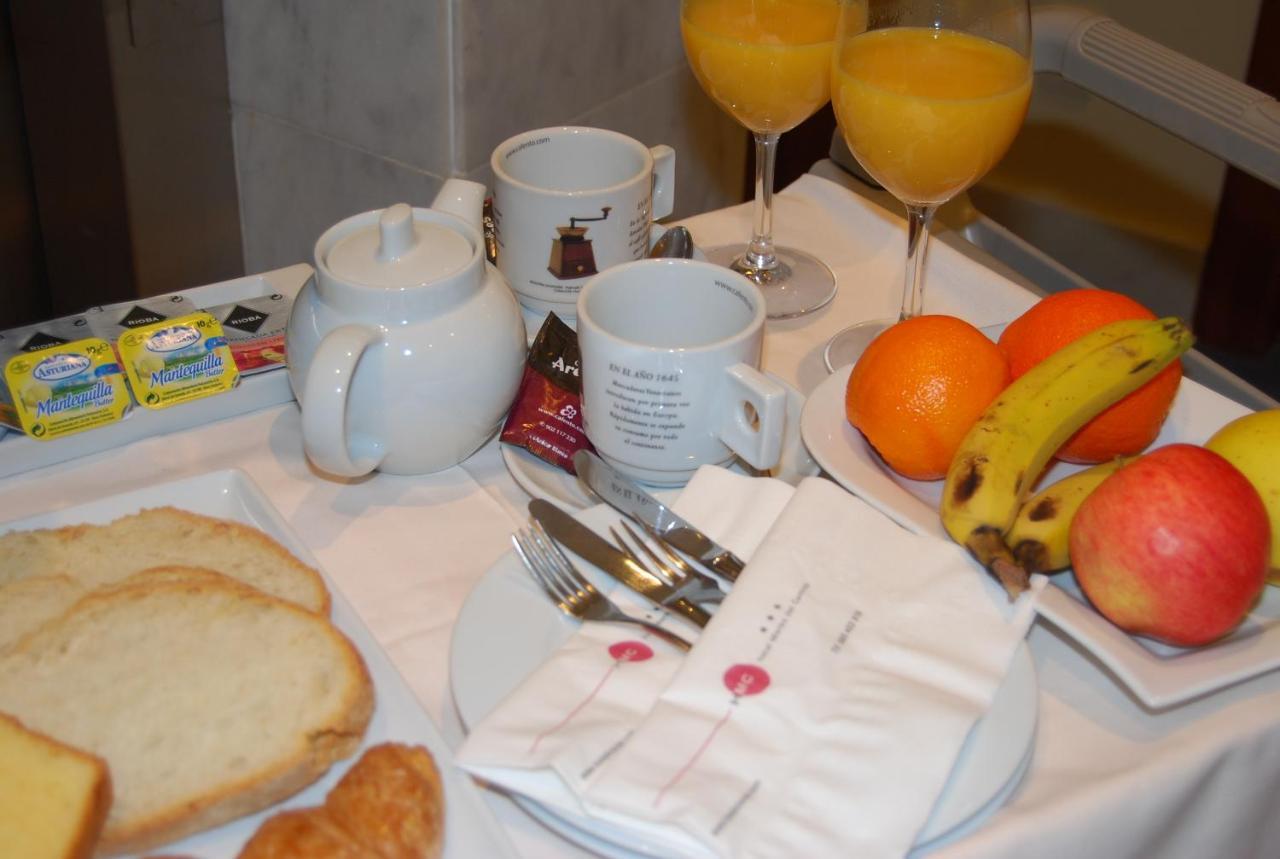 Hotel Mieres Del Camino מראה חיצוני תמונה