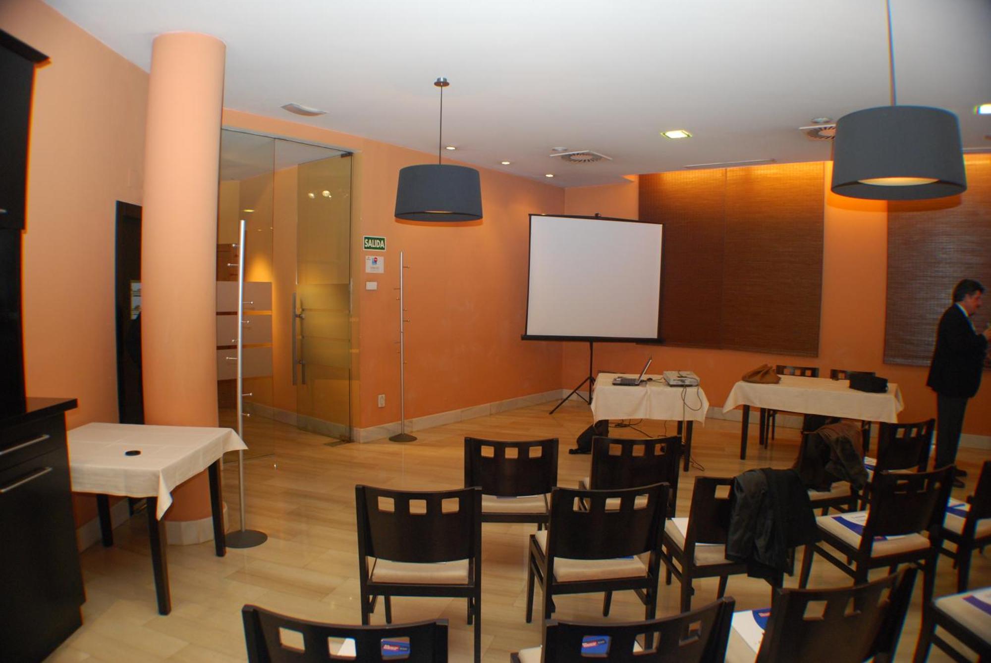 Hotel Mieres Del Camino מראה חיצוני תמונה