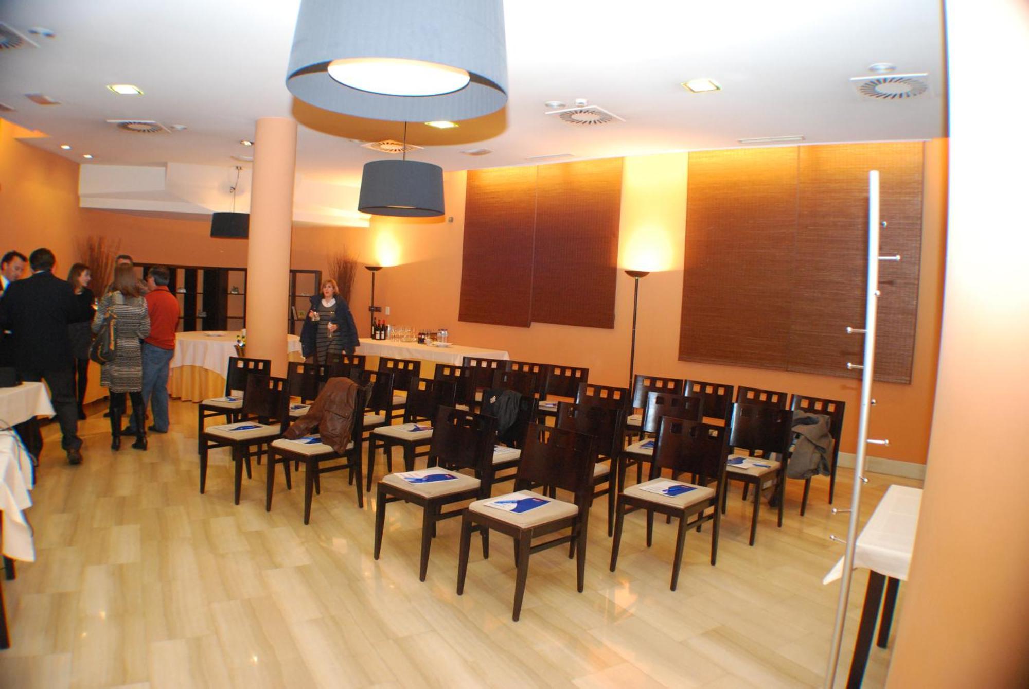 Hotel Mieres Del Camino מראה חיצוני תמונה