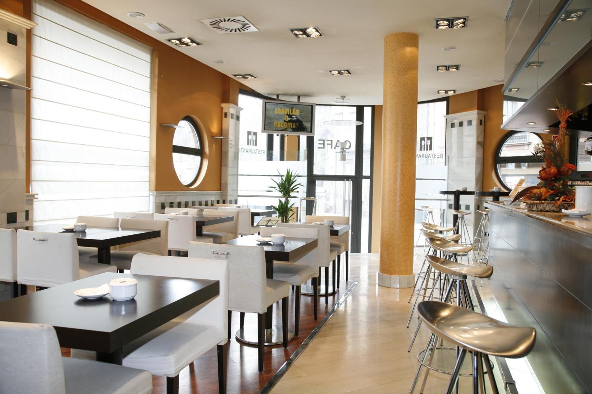 Hotel Mieres Del Camino מראה חיצוני תמונה