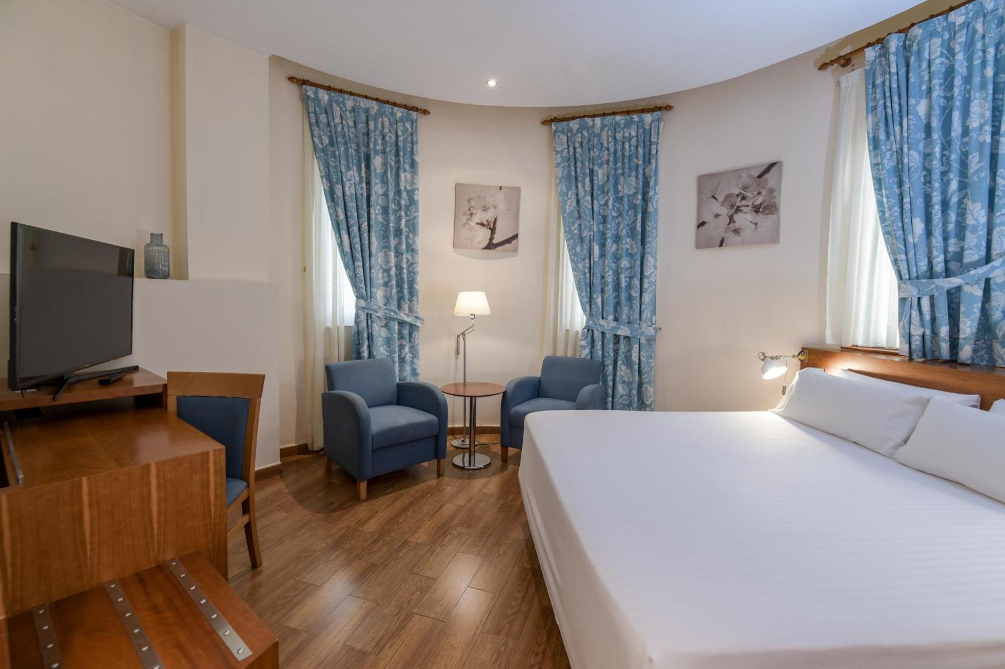 Hotel Mieres Del Camino מראה חיצוני תמונה