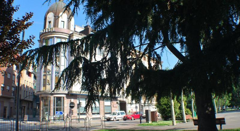 Hotel Mieres Del Camino מראה חיצוני תמונה