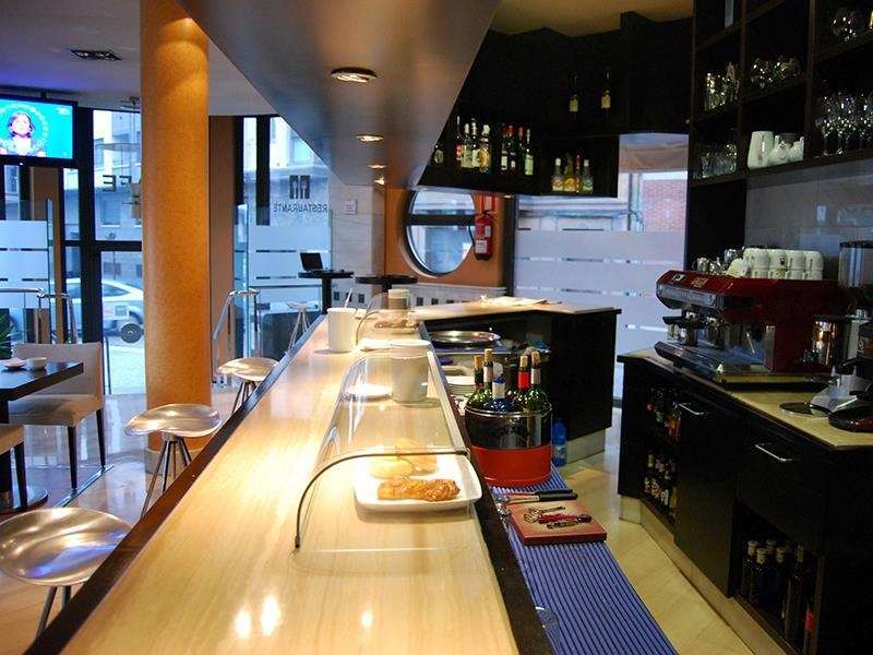 Hotel Mieres Del Camino מסעדה תמונה