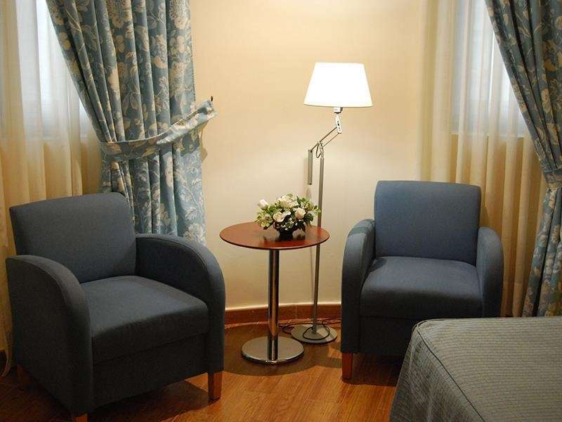 Hotel Mieres Del Camino חדר תמונה