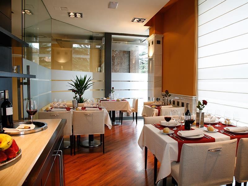 Hotel Mieres Del Camino מראה חיצוני תמונה