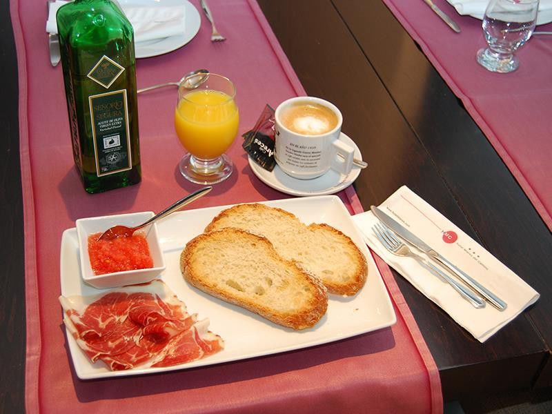 Hotel Mieres Del Camino מראה חיצוני תמונה