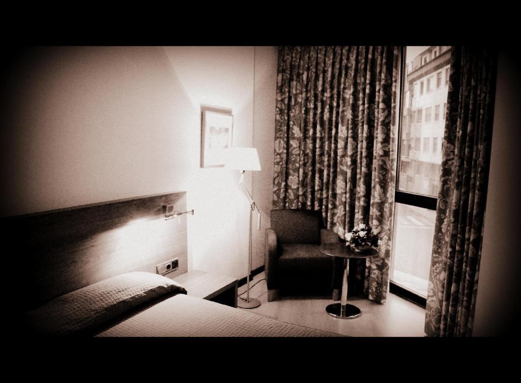 Hotel Mieres Del Camino מראה חיצוני תמונה