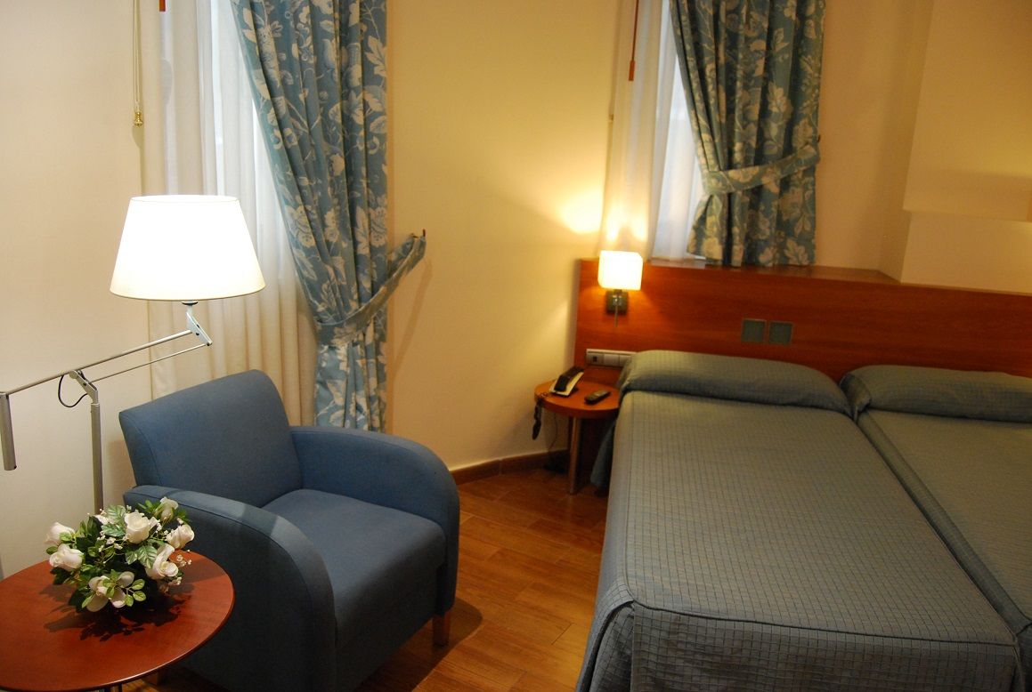 Hotel Mieres Del Camino מראה חיצוני תמונה