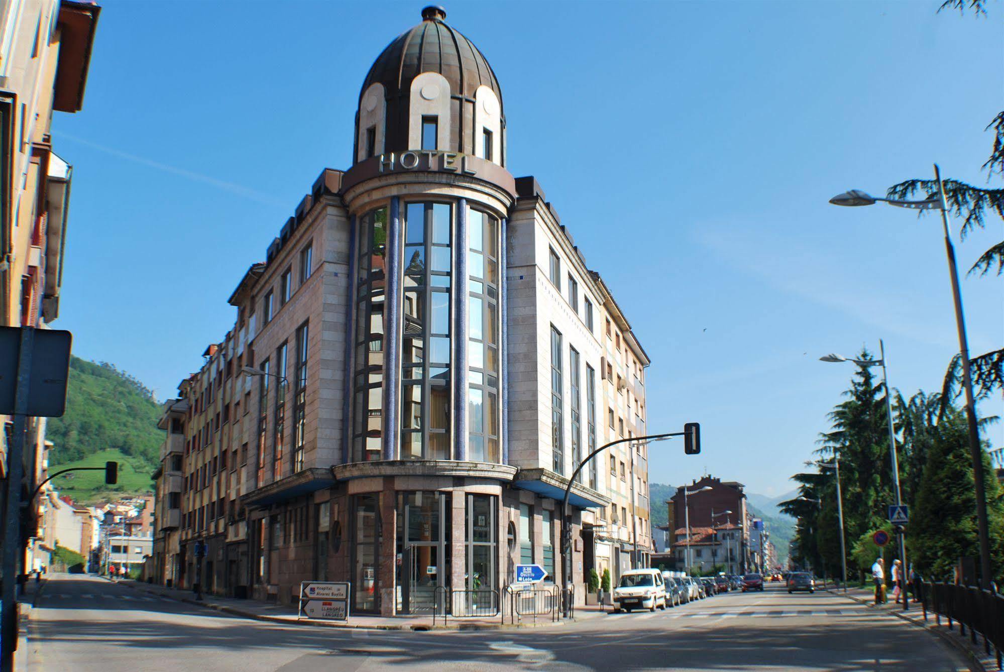Hotel Mieres Del Camino מראה חיצוני תמונה