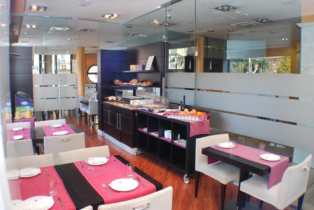 Hotel Mieres Del Camino מראה חיצוני תמונה